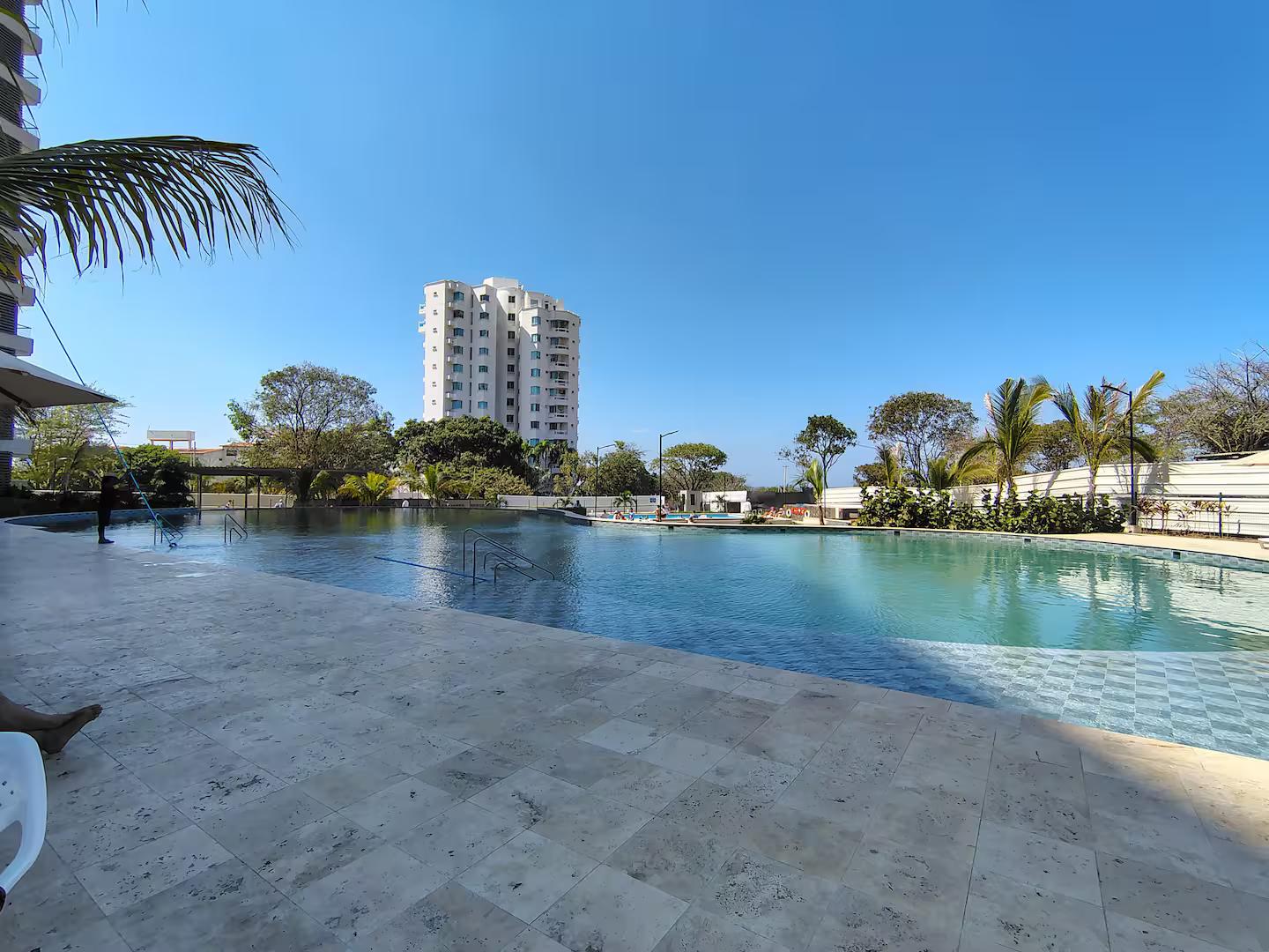 Piscina y playa del Complejo Santa Marina en Don Jaca, Santa Marta